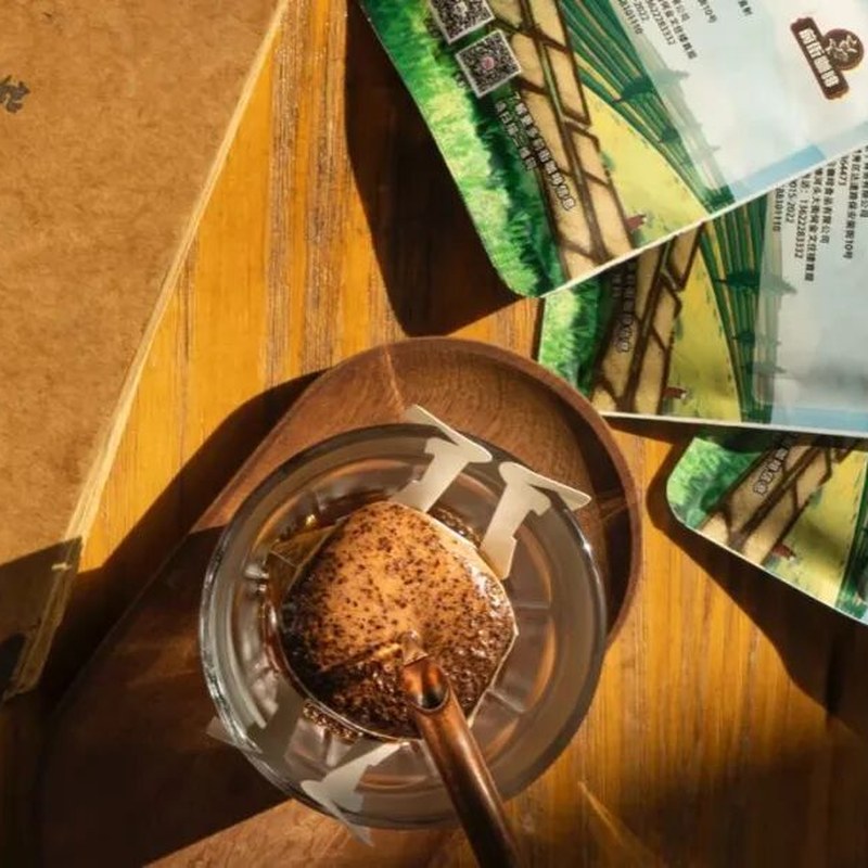 قهوة Front Street Coffee المقطرة بالأكياس المعلقة، سوداء خالصة، محمصة حديثًا، على الطريقة الأمريكية، بنكهتها الأصلية، مسحوق قهوة سوداء دون سكر مضاف