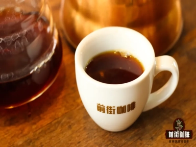 هل القهوة المقطرة يدويًا ألذ من القهوة المصنوعة بآلة الإسبريسو؟ كيف يتم تقييم مذاق القهوة المقطرة يدويًا ونكهتها؟ ما حبوب القهوة المناسبة لمتجر قهوة مختص في الحي؟