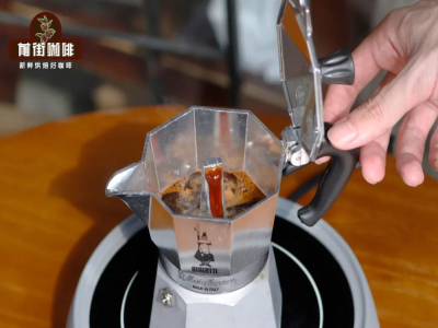 دليل المبتدئين لاستخدام إبريق الموكا｜كيف تُحضّر القهوة بإبريق الموكا؟ ما مبدأ عمل إبريق الموكا؟ وما حبوب القهوة المناسبة للتحضير به؟