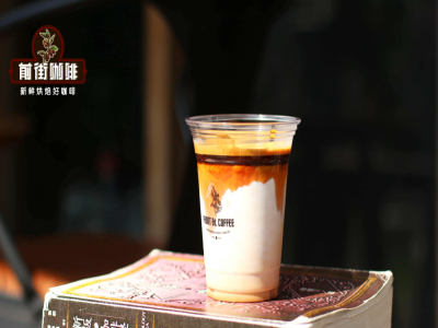 طريقة إعداد اللاتيه Latte｜كيف تميّز بين الكابتشينو والموكا واللاتيه؟ ما نسبة الإسبريسو إلى الحليب عند إعداد اللاتيه؟