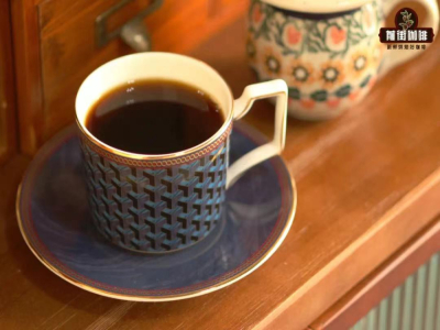 درجات حبوب القهوة الإندونيسية | ما هي خصائص النكهة والمذاق في قهوة ماندلينغ الذهبية سومطرة G1؟ لمن تناسب قهوة ماندلينغ السوداء المحمصة تحميصاً غامقاً والمحضرة بالصب اليدوي؟