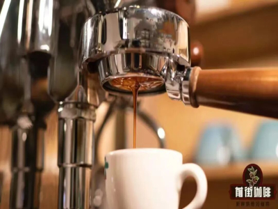 قهوة اللاتيه｜لماذا لا يكون اللاتيه المُحضَّر في المنزل لذيذًا مثل ذلك الذي تقدمه المقاهي؟ كيف تُحضّر كوبًا قياسيًا من اللاتيه؟